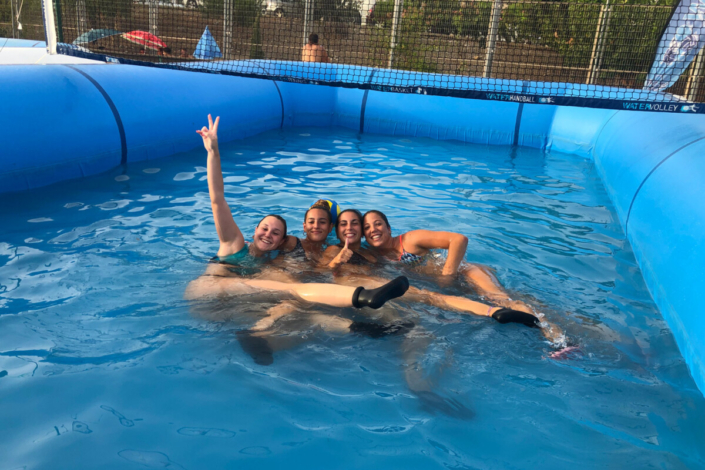 Watervolley Diputacion Malaga Pizarra 2022, chicas en el agua después de partido