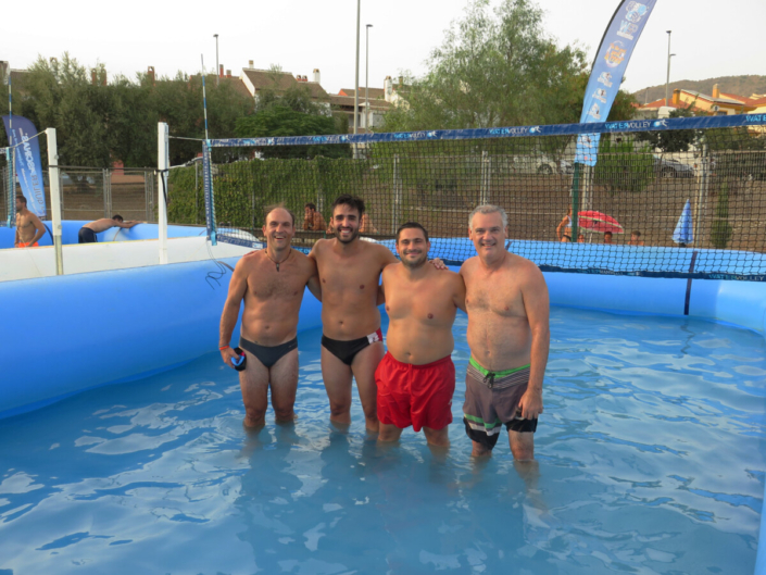 Watervolley Diputacion Malaga Pizarra 2022, 4 chicos posando tras partido